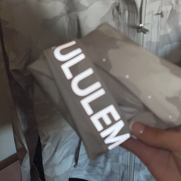 NWT Lululemon Rain Jacket - Picture 7 of 9